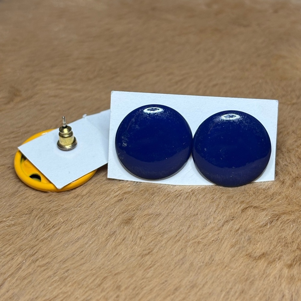 Earrings - Picture 3 of 4